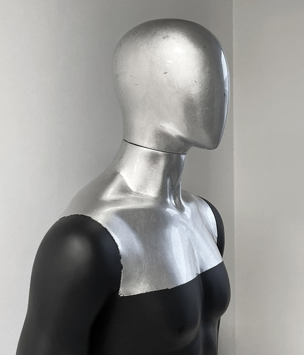 La Rosa Mannequins Silver Leaf focus 2